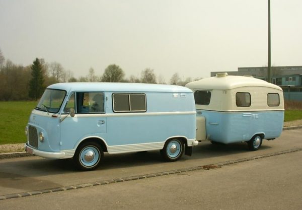 oldtimer-transit-wohnwagen
