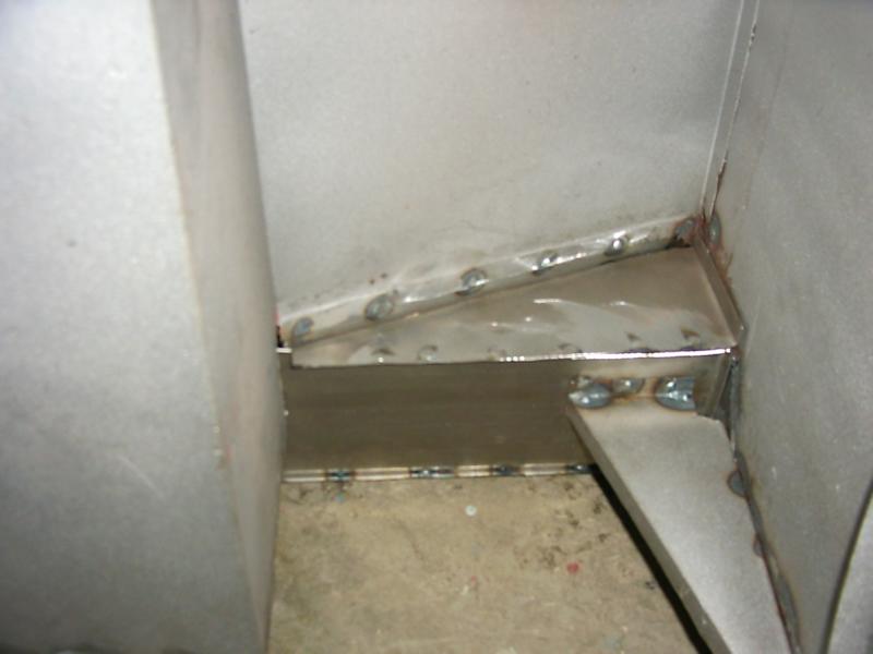 restauration-wohnwagen-blech-verschweisst