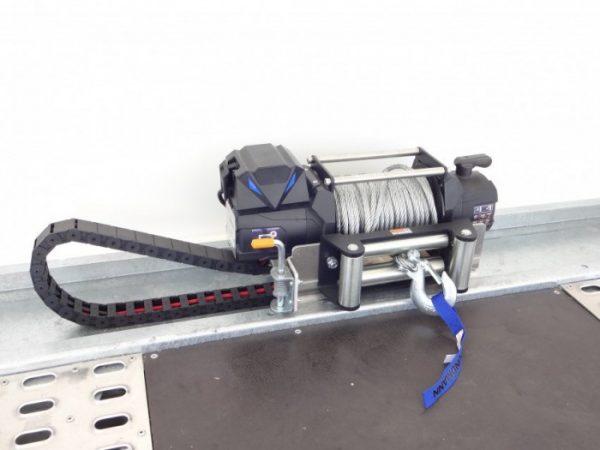 Autotransportanhänger Kofferanhänger 3500kg Tridem Deluxe – Bild 17